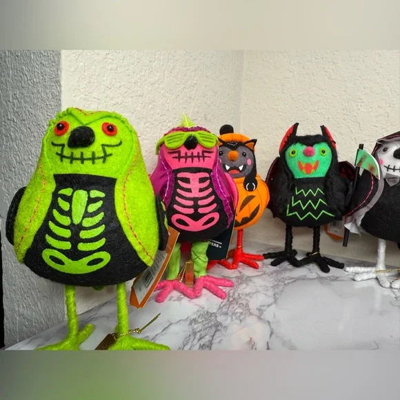 Full Set of 8! Featherly Friends Felt Birds Halloween Figurines Hyde & EE 2024 - Picture 3 of 4